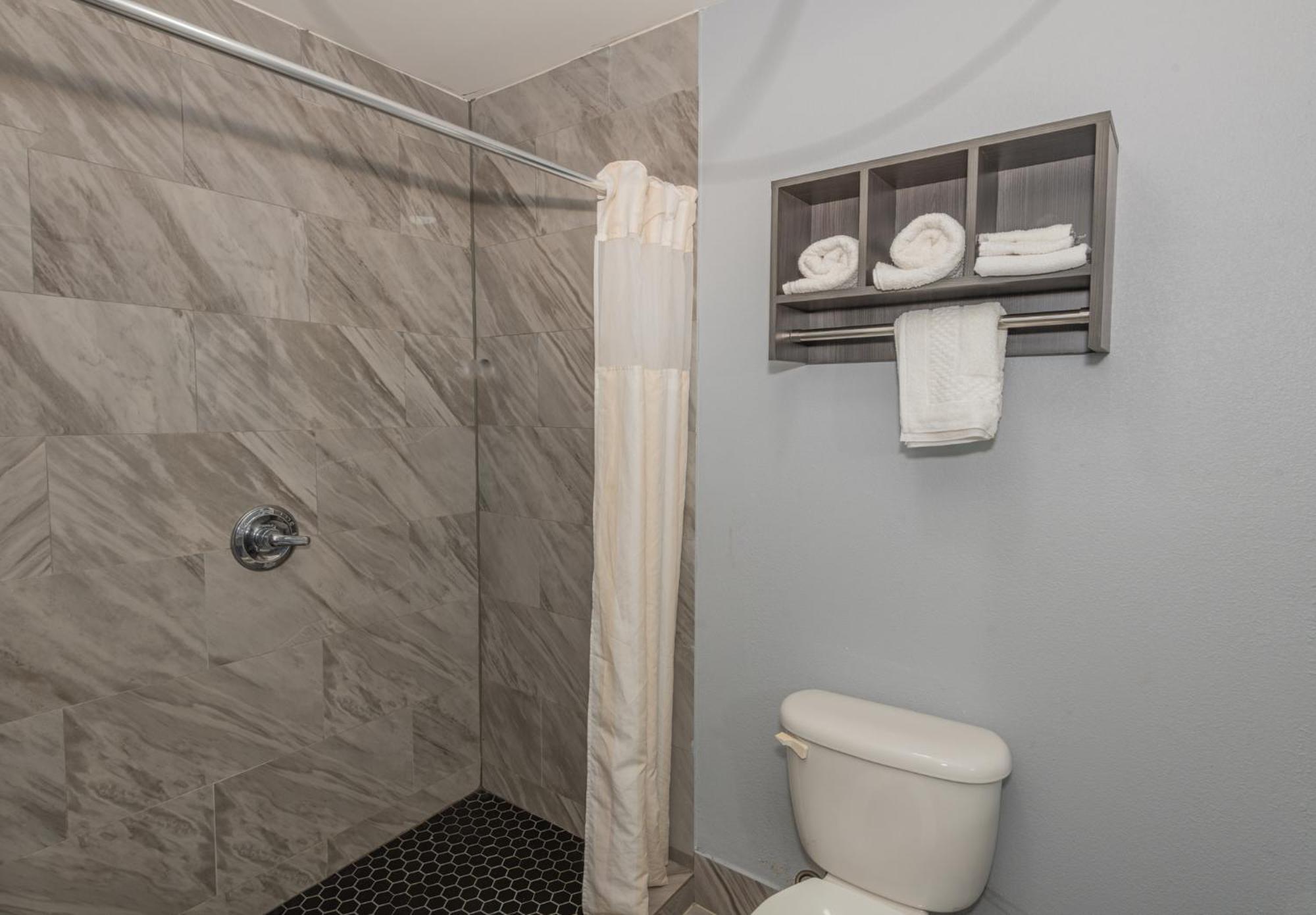Jamestown Inn & Suites Riverdale Luaran gambar