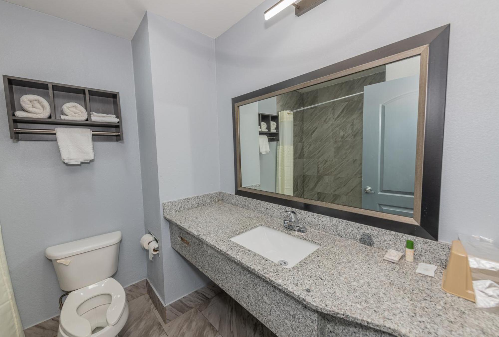 Jamestown Inn & Suites Riverdale Luaran gambar